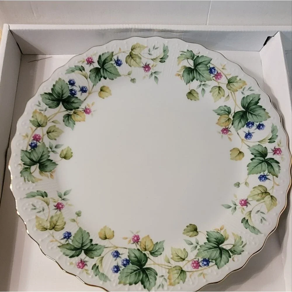 Vineyard Cake Aka Dinner Plate with Server